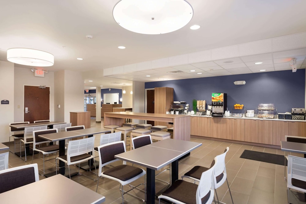 Microtel Inn and Suites by Wyndham Aurora 27/49