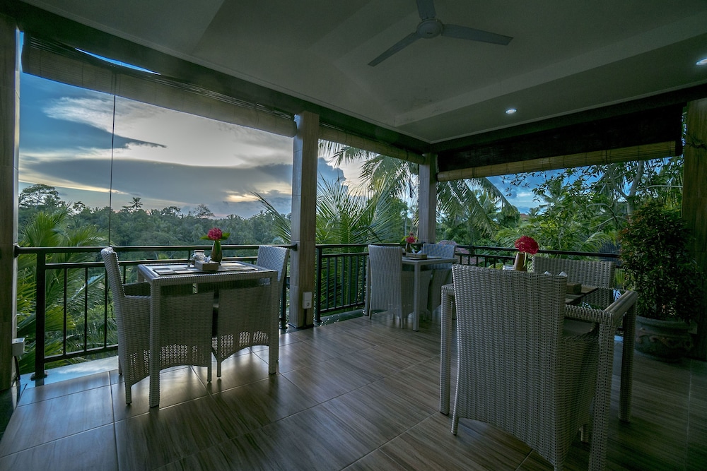 Adi Bisma Inn 25/31
