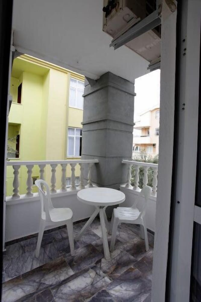 Two Seas Hotel 38/50