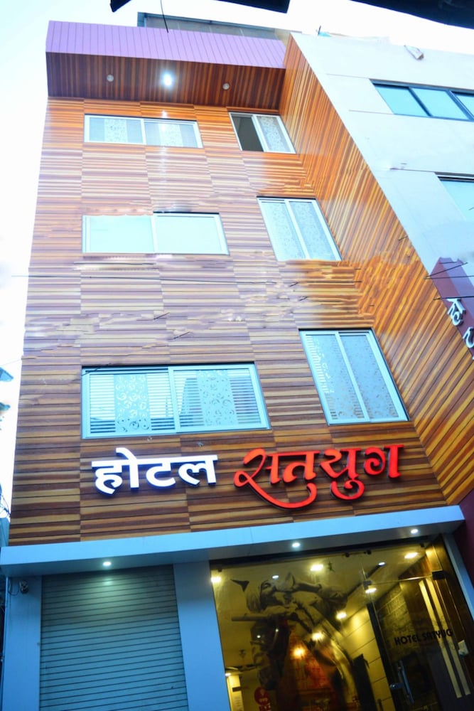 Oyo 4116 Hotel Satyug 1/25