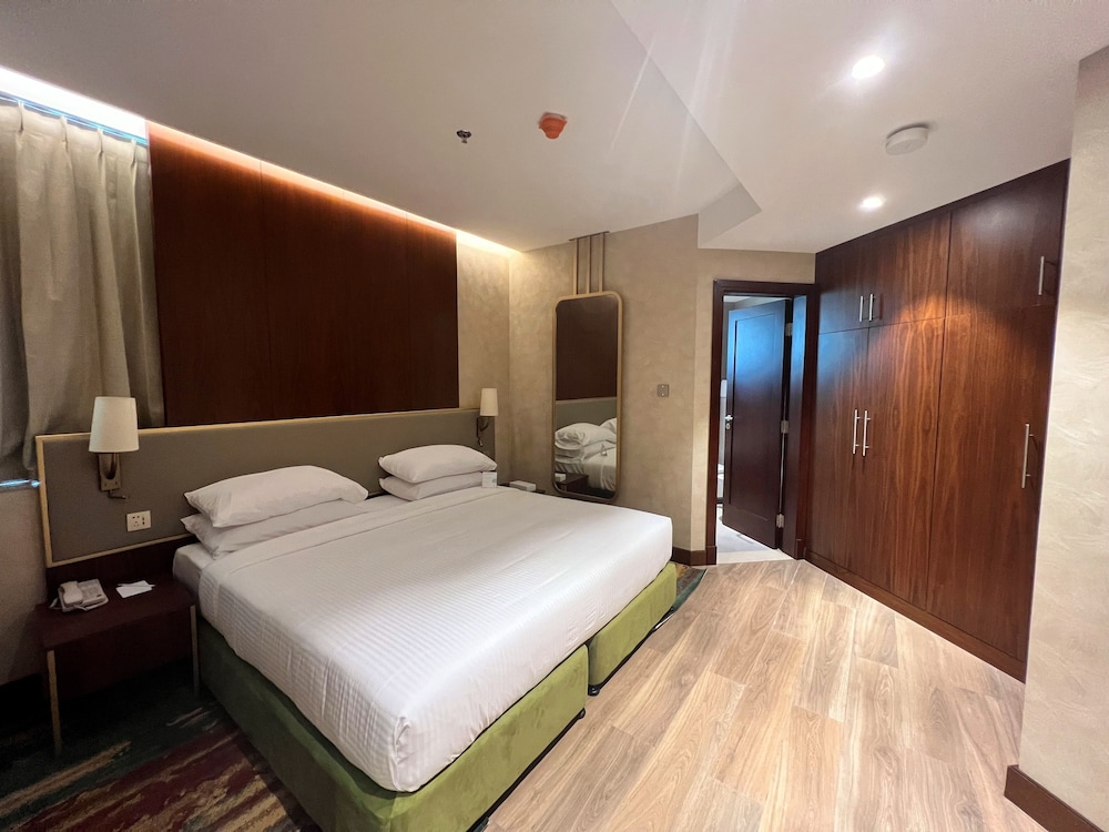 City Seasons Suites Dubai 17/60