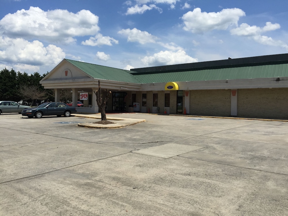 Mayfair Inn Williamston Hwy 64 38/50