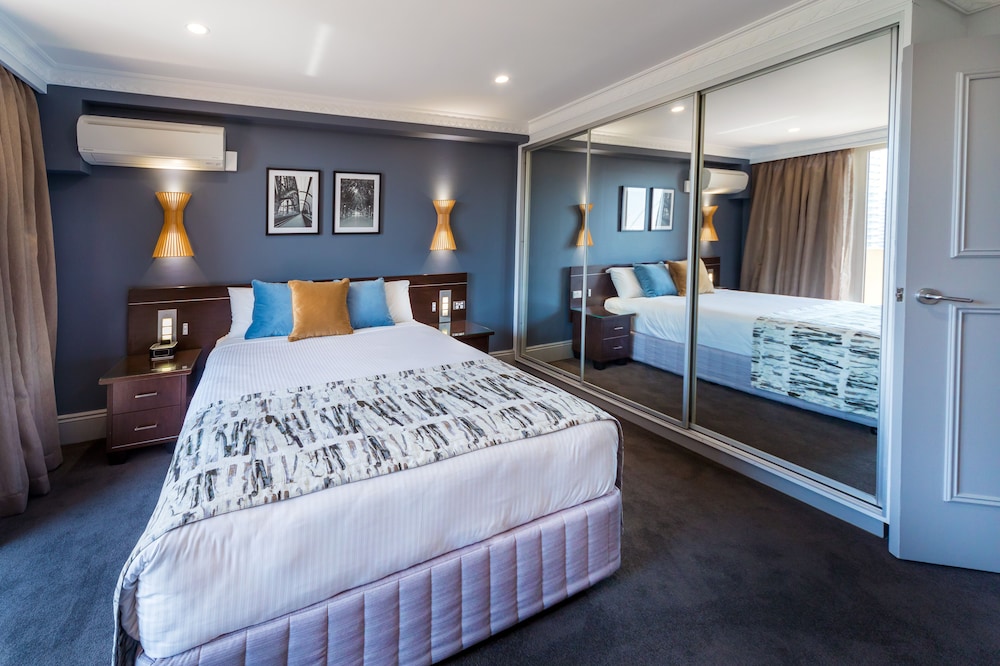 2 Bedrooms, Apartment, Queen and Twin Beds, Front View