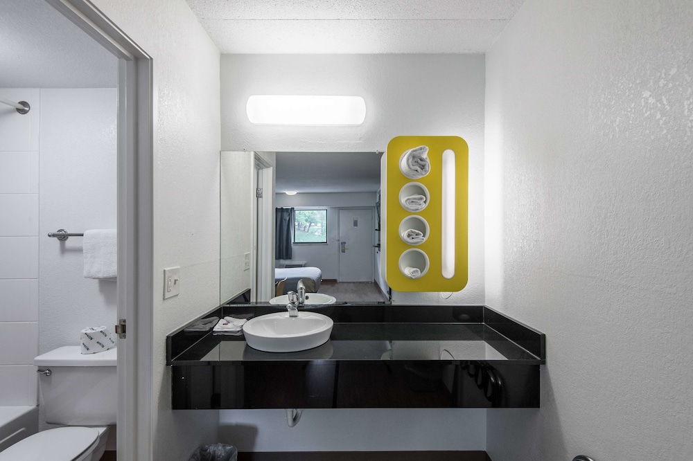 Motel6 Overland Park, KS 25/25