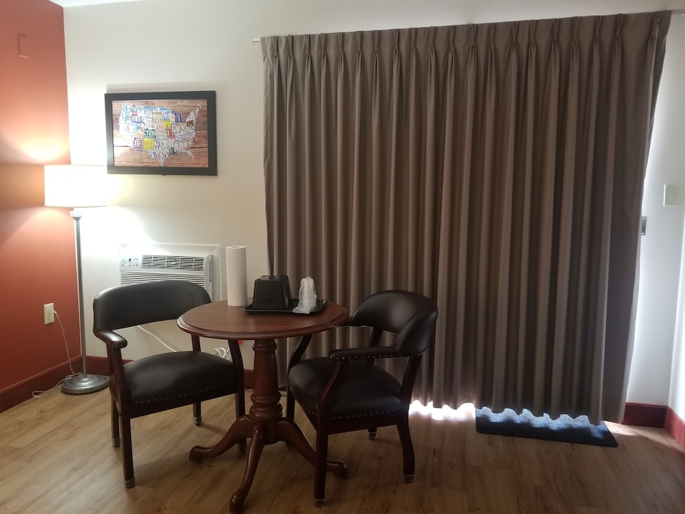 Econo Lodge Cadillac, MI 38/40