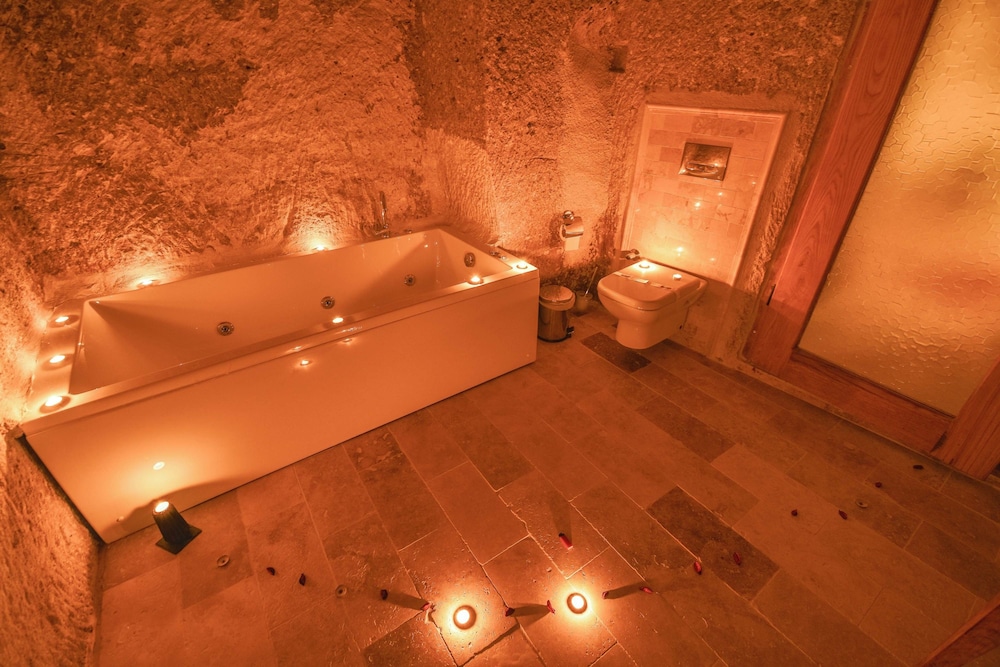 Mosaic Cave Hotel 24/50