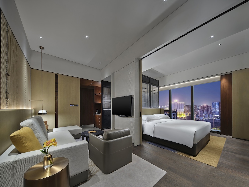 Intercontinental Dongguan 12/76