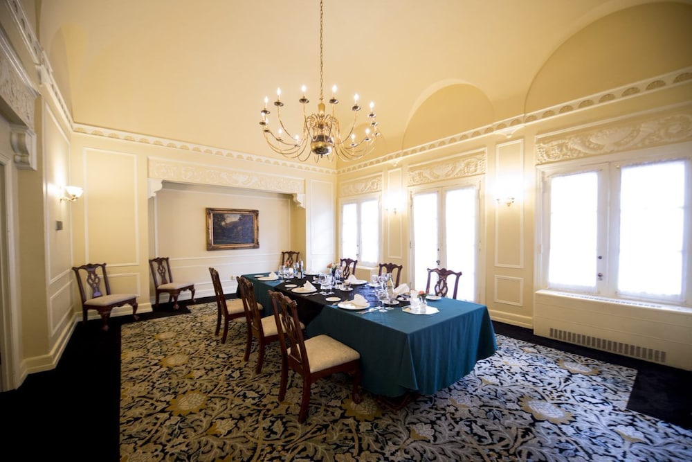The Arlington Resort Hotel And Spa 45/54