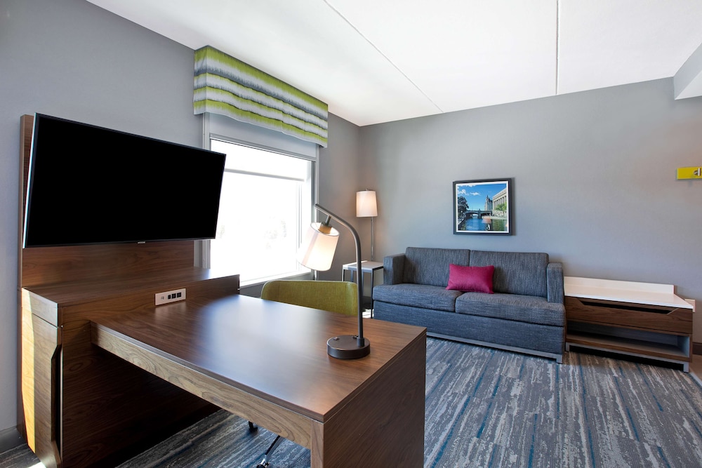 Hampton Inn Suites Ottawa West Ontario Canada 30/52