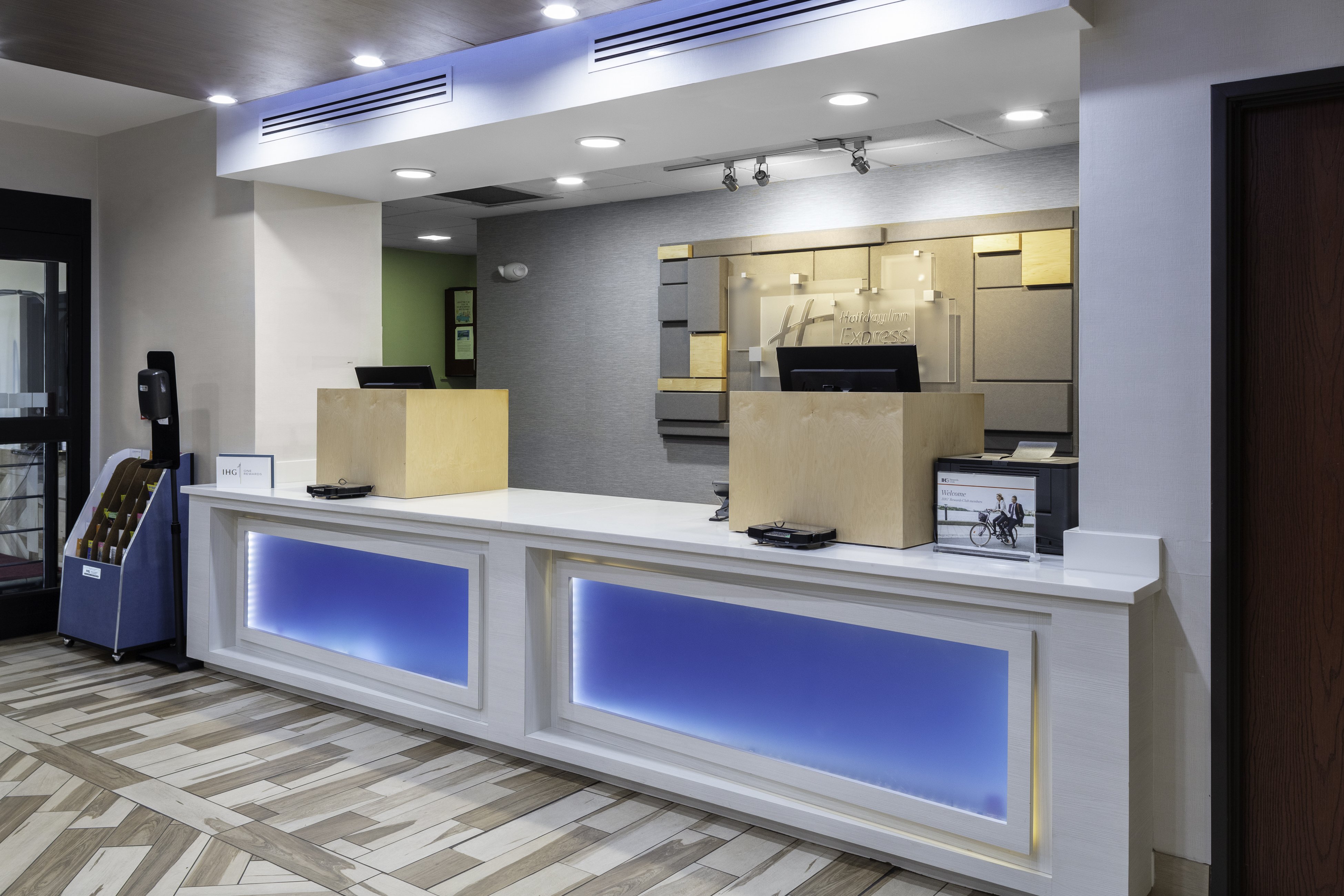 Holiday Inn Express Suites Roanoke Rapids Se 8/72