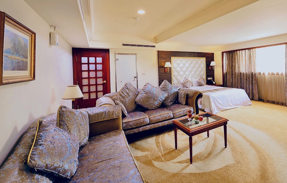 Chyuan Du Spring Resort 20/50