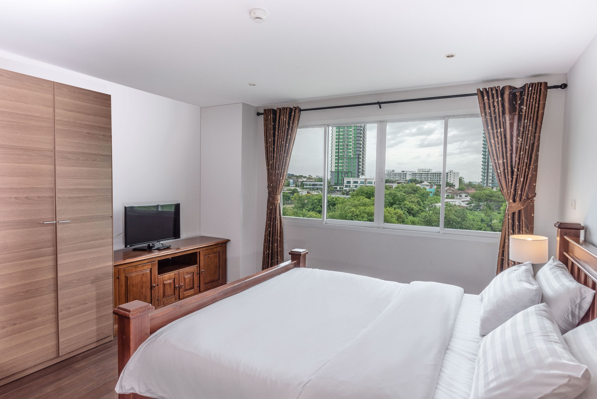 2 BEDROOMS, DELUXE, APARTMENT