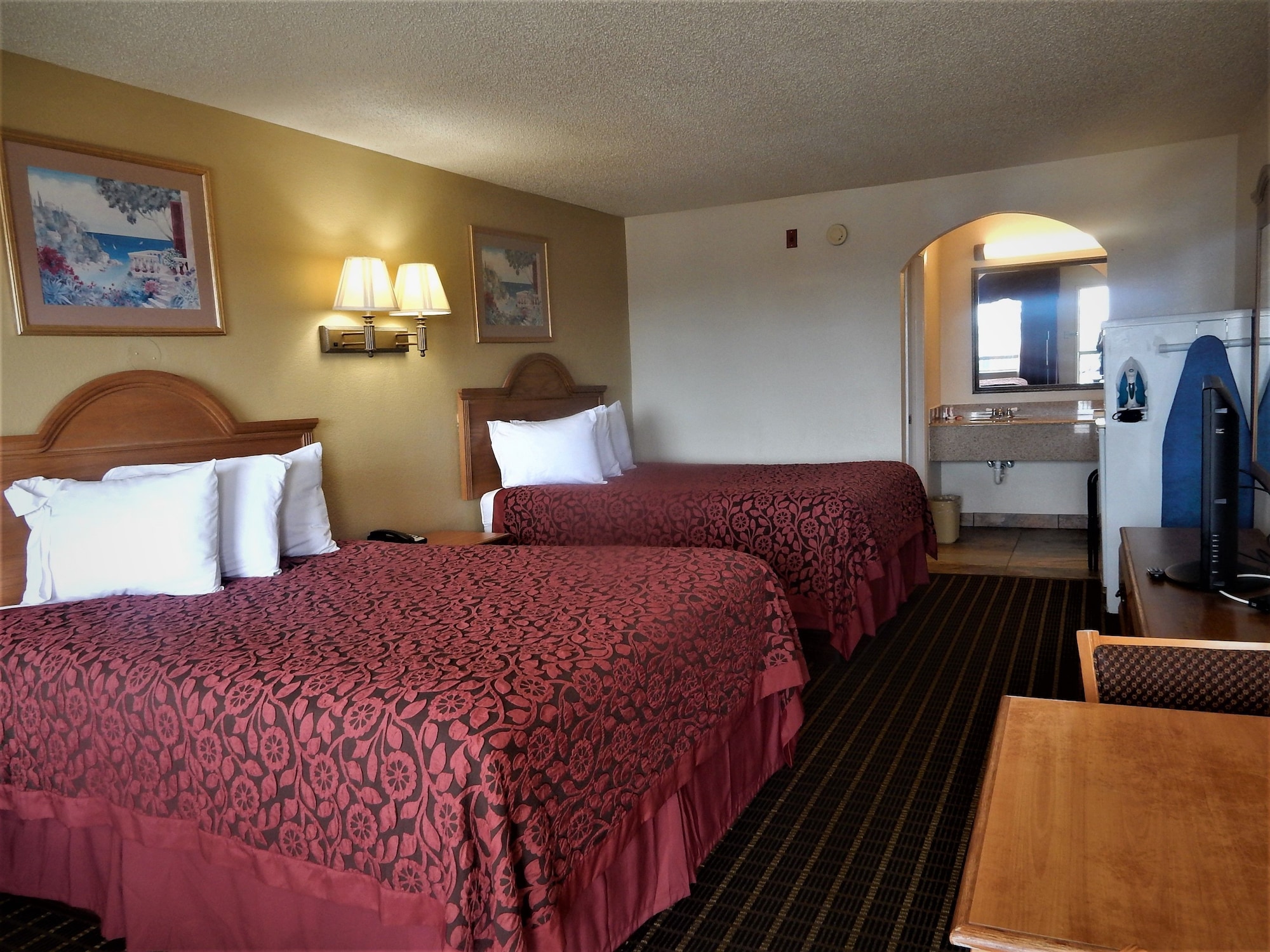 Standard, 2 Queen Beds, Smoking, Days Inn By Wyndham San Antonio Interstate Hwy 35 North 4/10