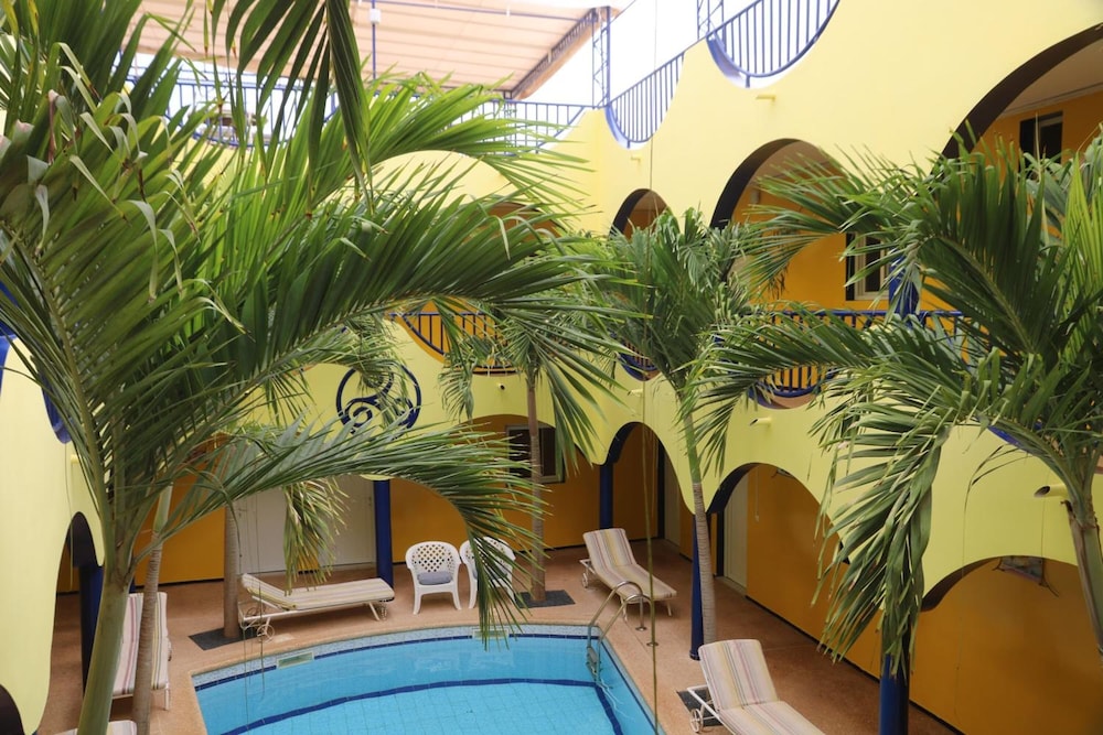 L Hacienda 23/30