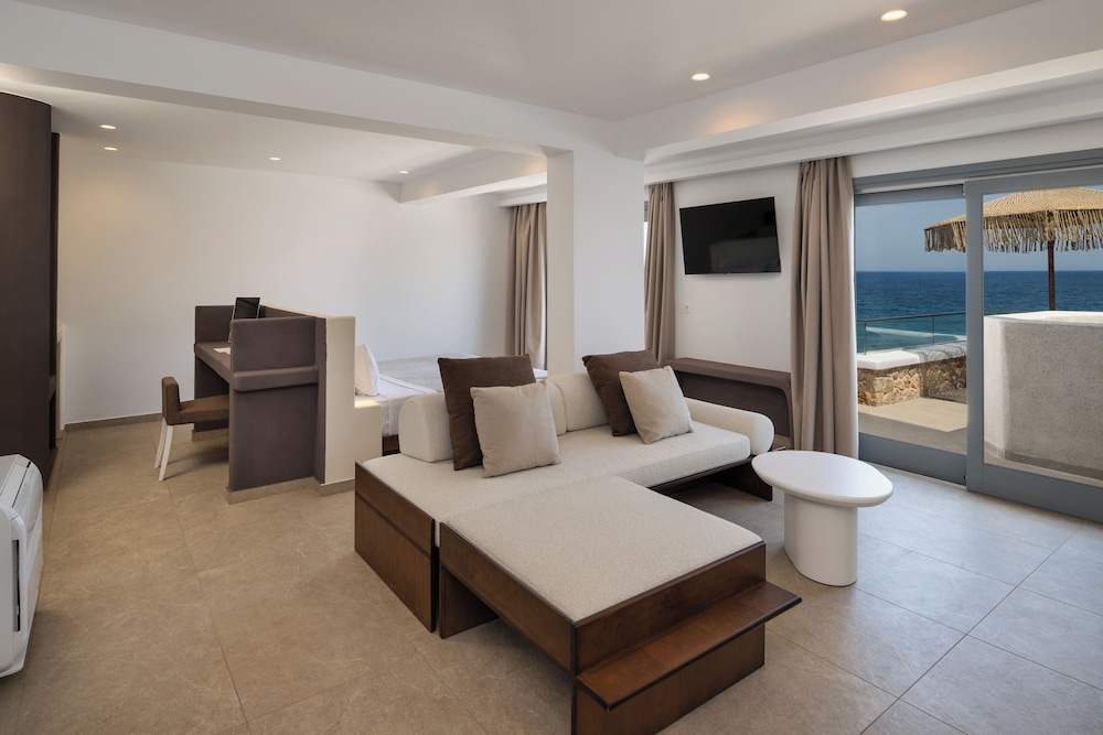Aelia Luxury Suites 40/50