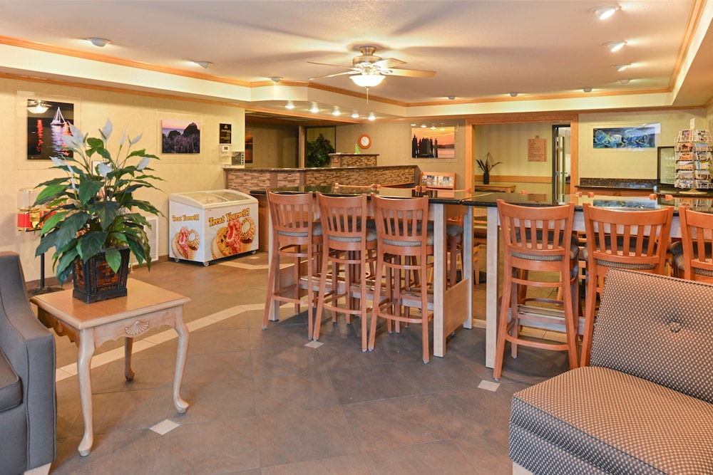 Best Western Plus Landmark Inn 28/34