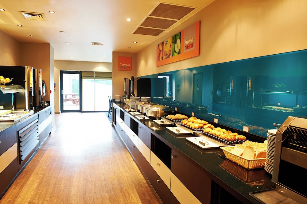 Holiday Inn Express Manchester Airport 47/74