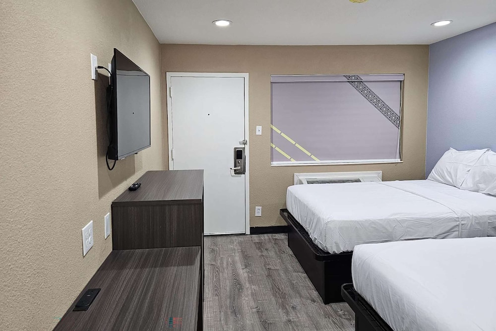 Super 8 by Wyndham Big Spring 7/28