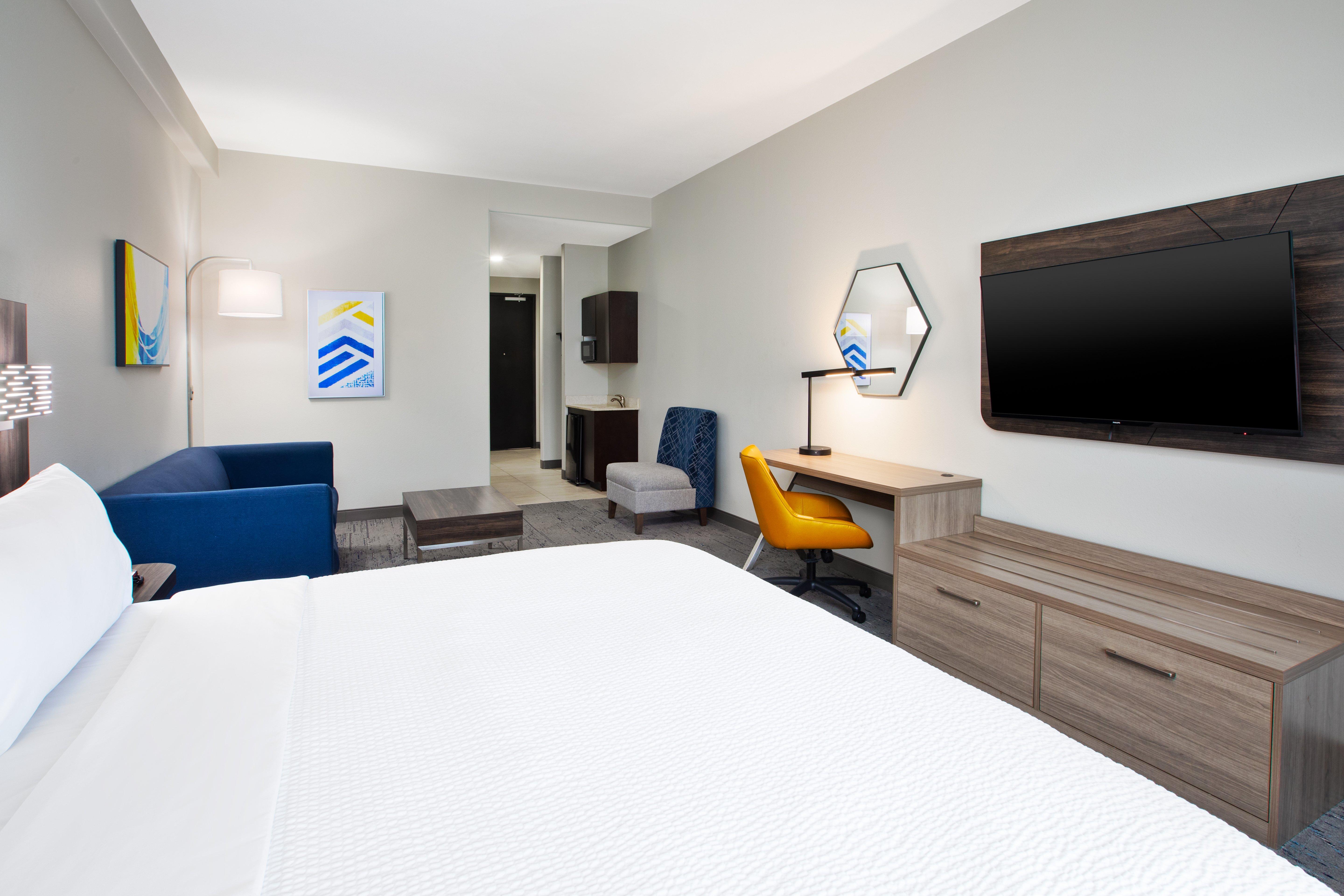 Suite, King Bed, Sofa, Hot Tub