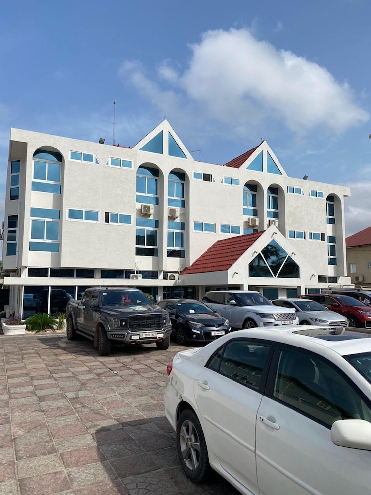 Airport West Hotel 73/75