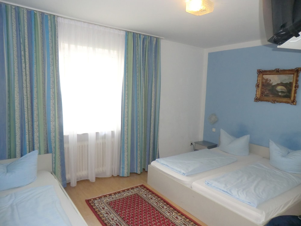 ROOM, TRIPLE