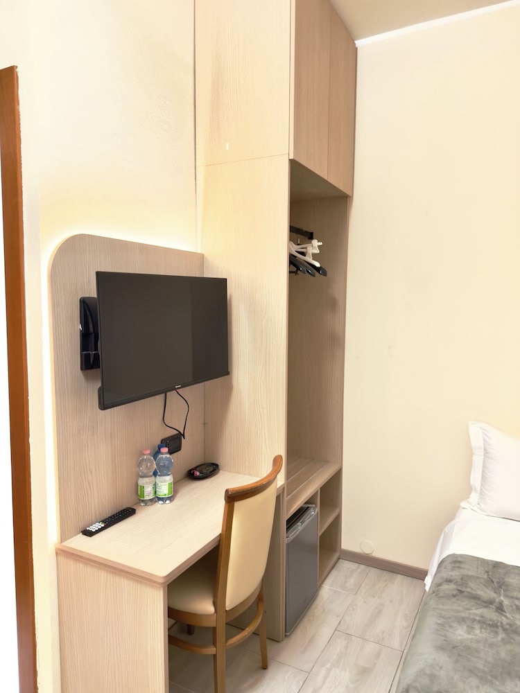 Hotel Molise 2 11/64