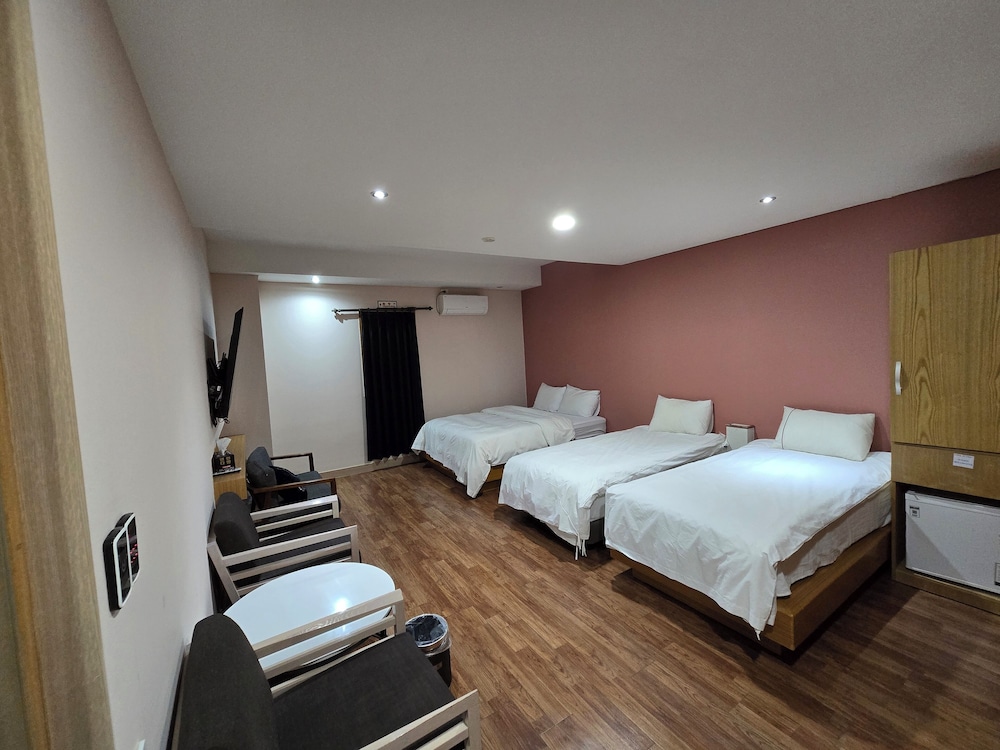 Central Plaza Hotel 30/50