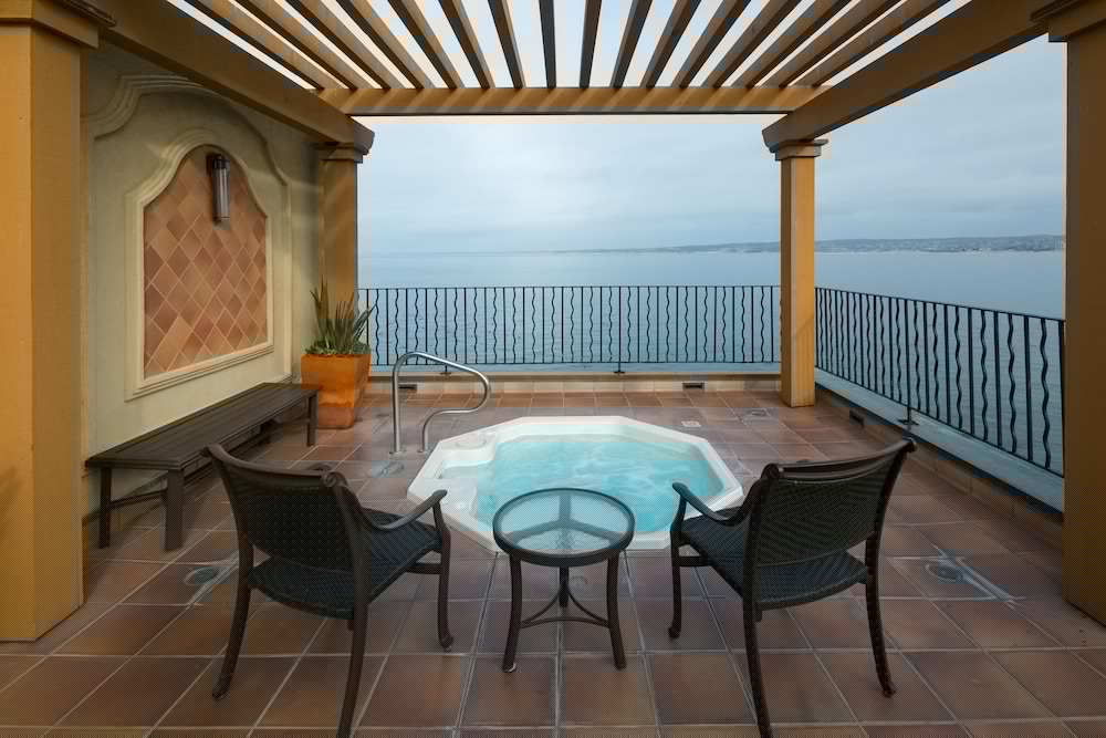 Monterey Bay Inn 35/44