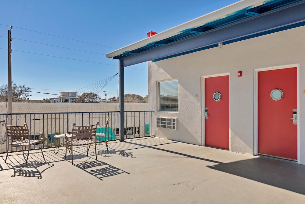 Sea And Breeze Hotel And Condo 42/49