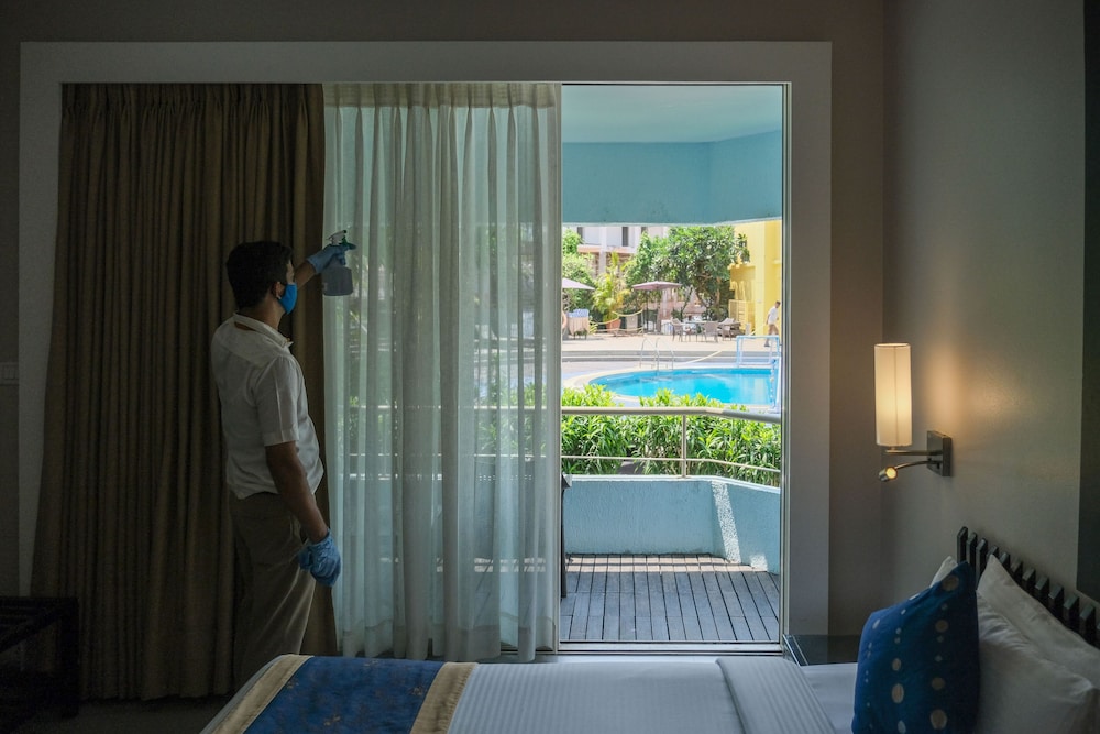 Whispering Palms Beach Resort 41/71