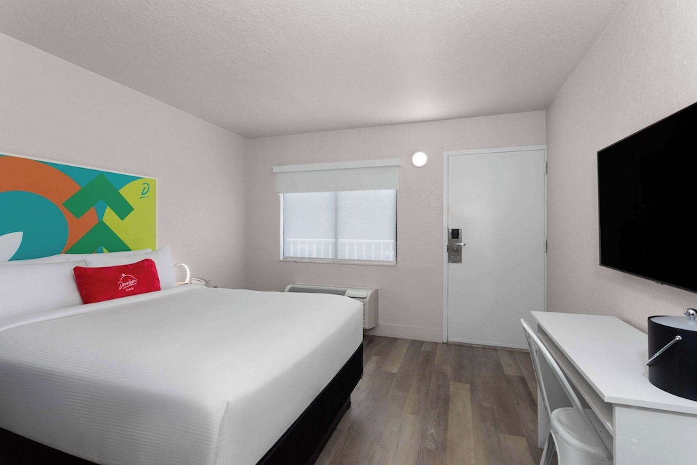 Travelodge by Wyndham Orlando Lake Buena Vista South 11/33
