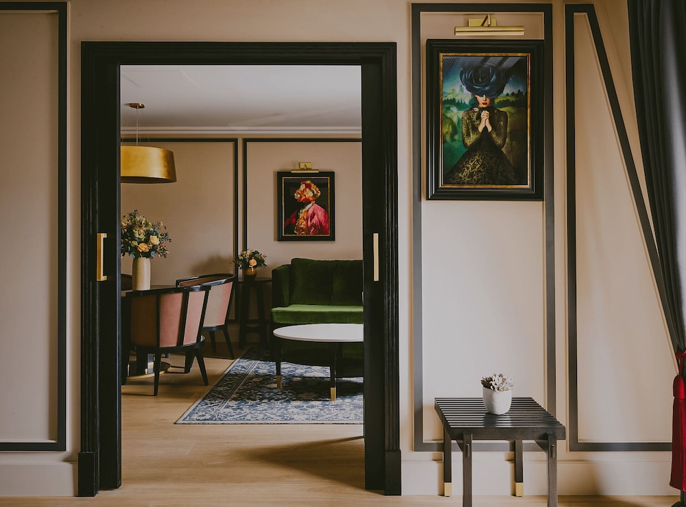 The Mayfair Townhouse – an Iconic Luxury Hotel 61/66