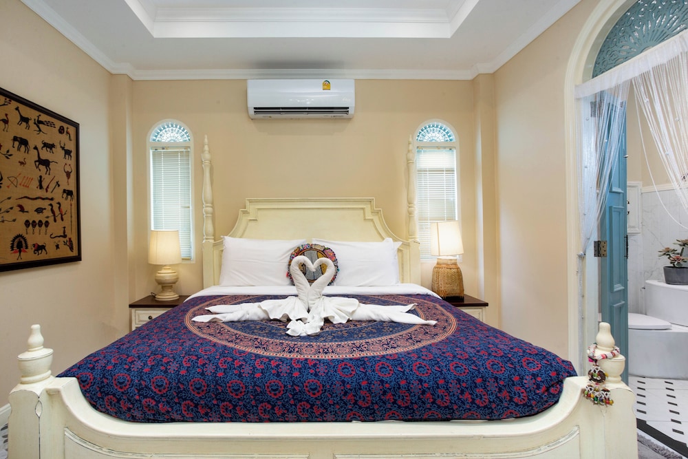 EXECUTIVE, KING BED