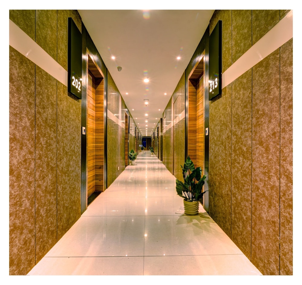 Udaan Clover Hotel Banquet & Spa 22/22
