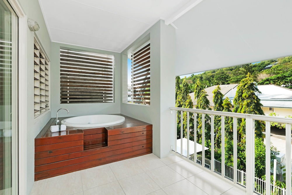 Mantra Aqueous Port Douglas 47/62