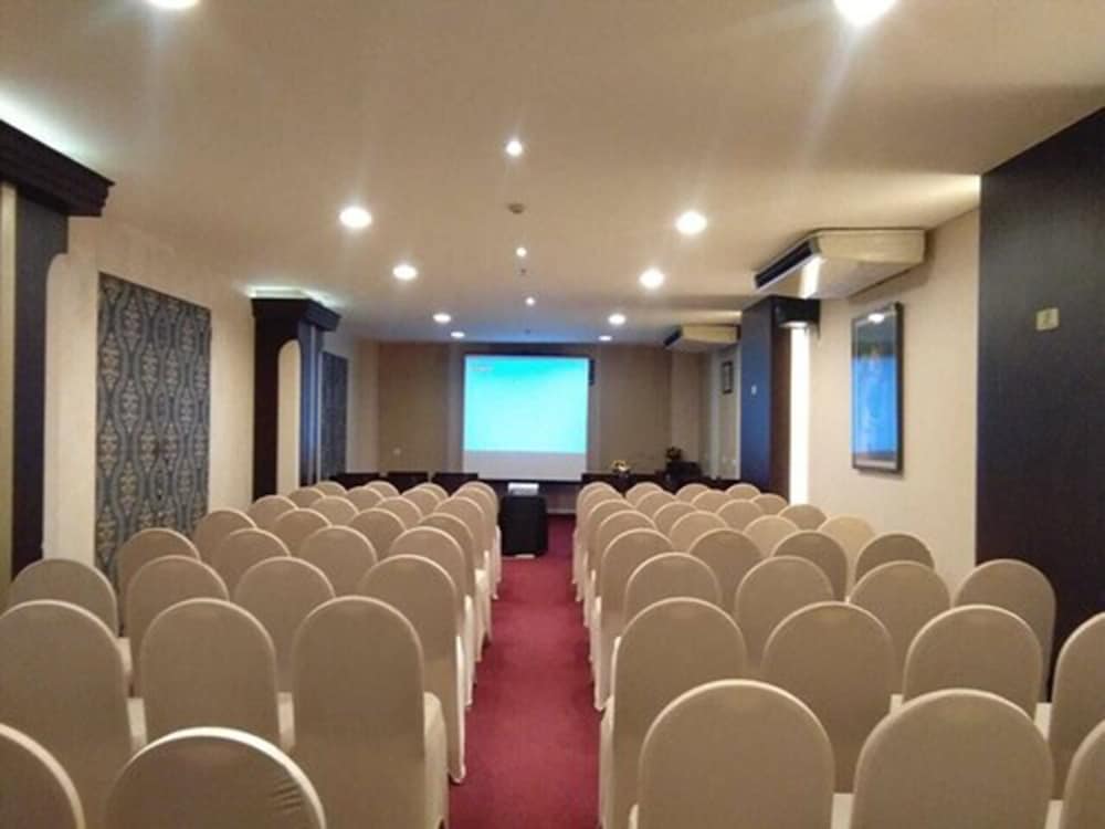Varna Culture Hotel Soerabaia 48/49