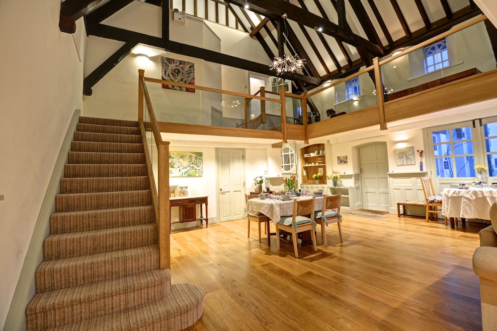 Holiday Cottages And North Star Apartment 20/30