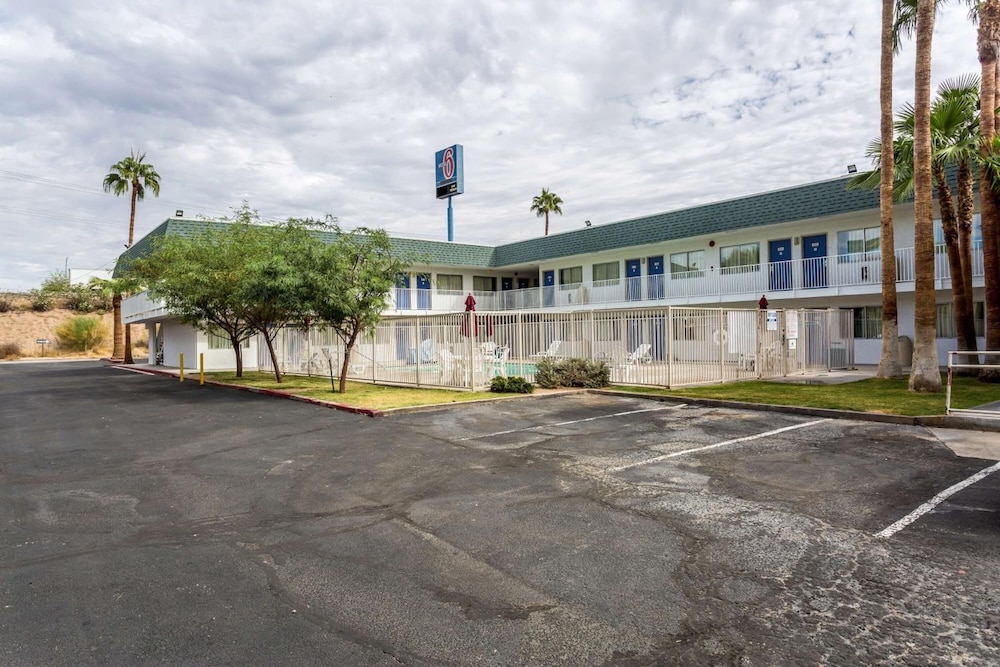 Motel6 Blythe, CA 54/65