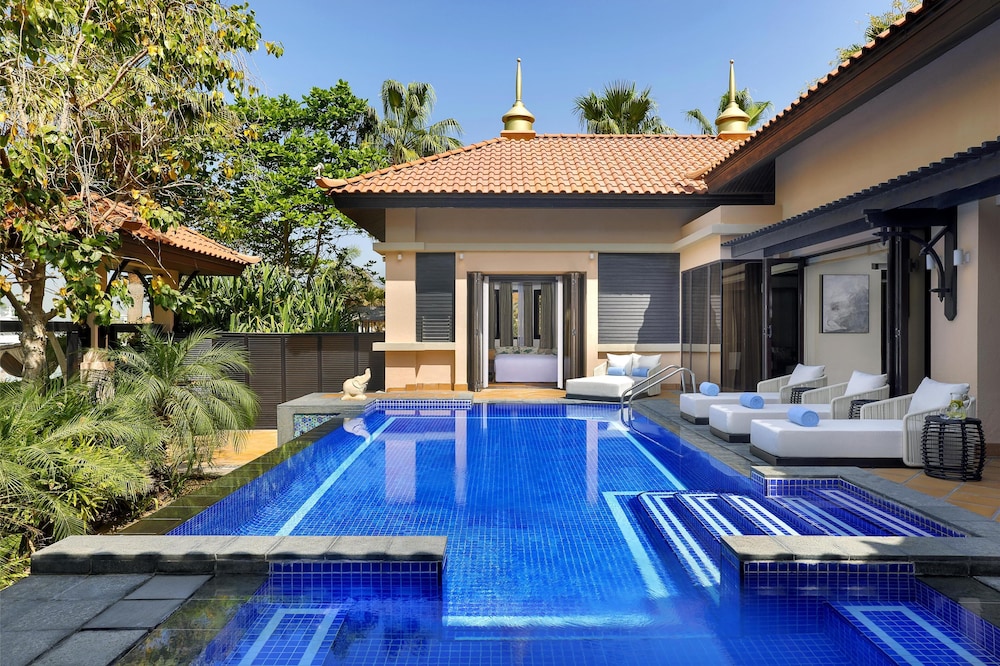 swimming pool spa