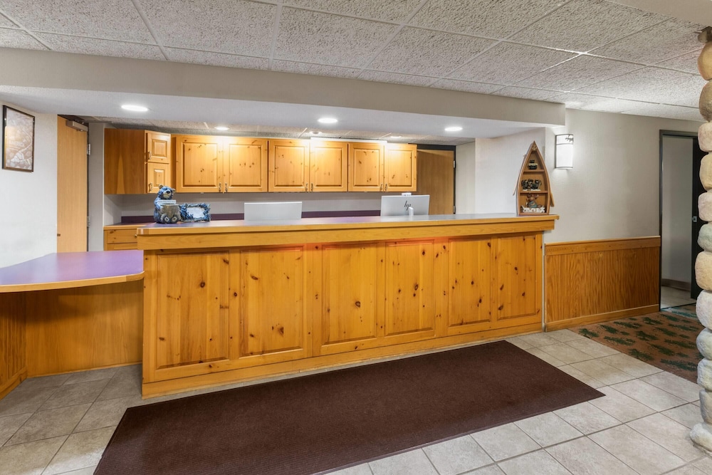 Shell Lake Lodge, a Travelodge by Wyndham 9/55