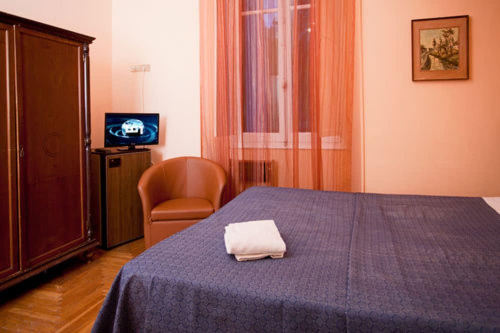 Grand Hotel and Des Anglais 23/62