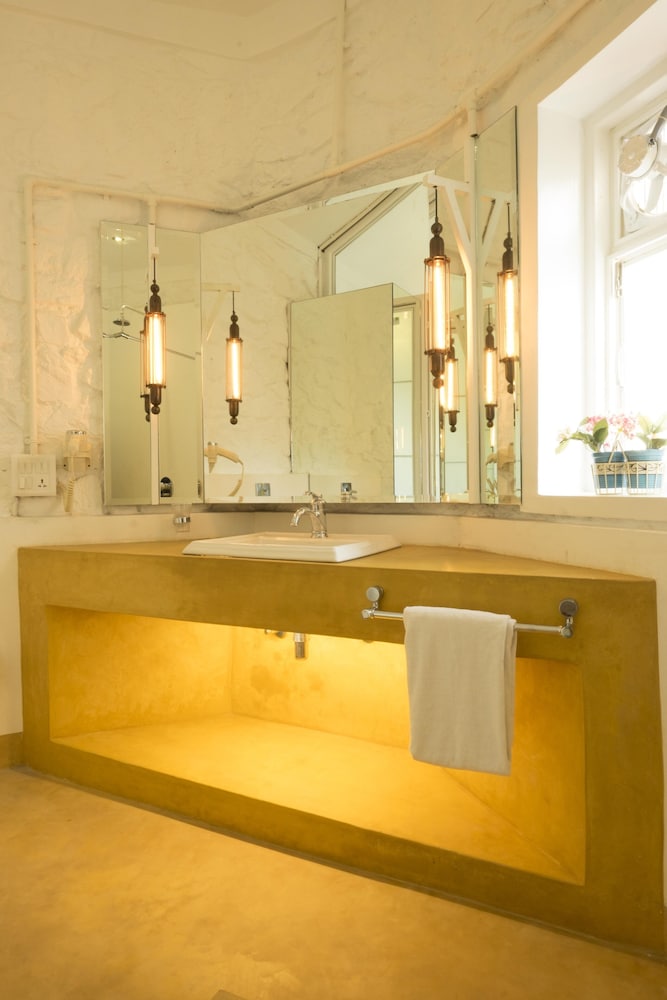 The Tamarind Hotel 50/50