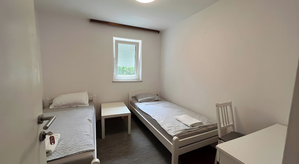 EMONA Guesthouse Ljubljana 8/26