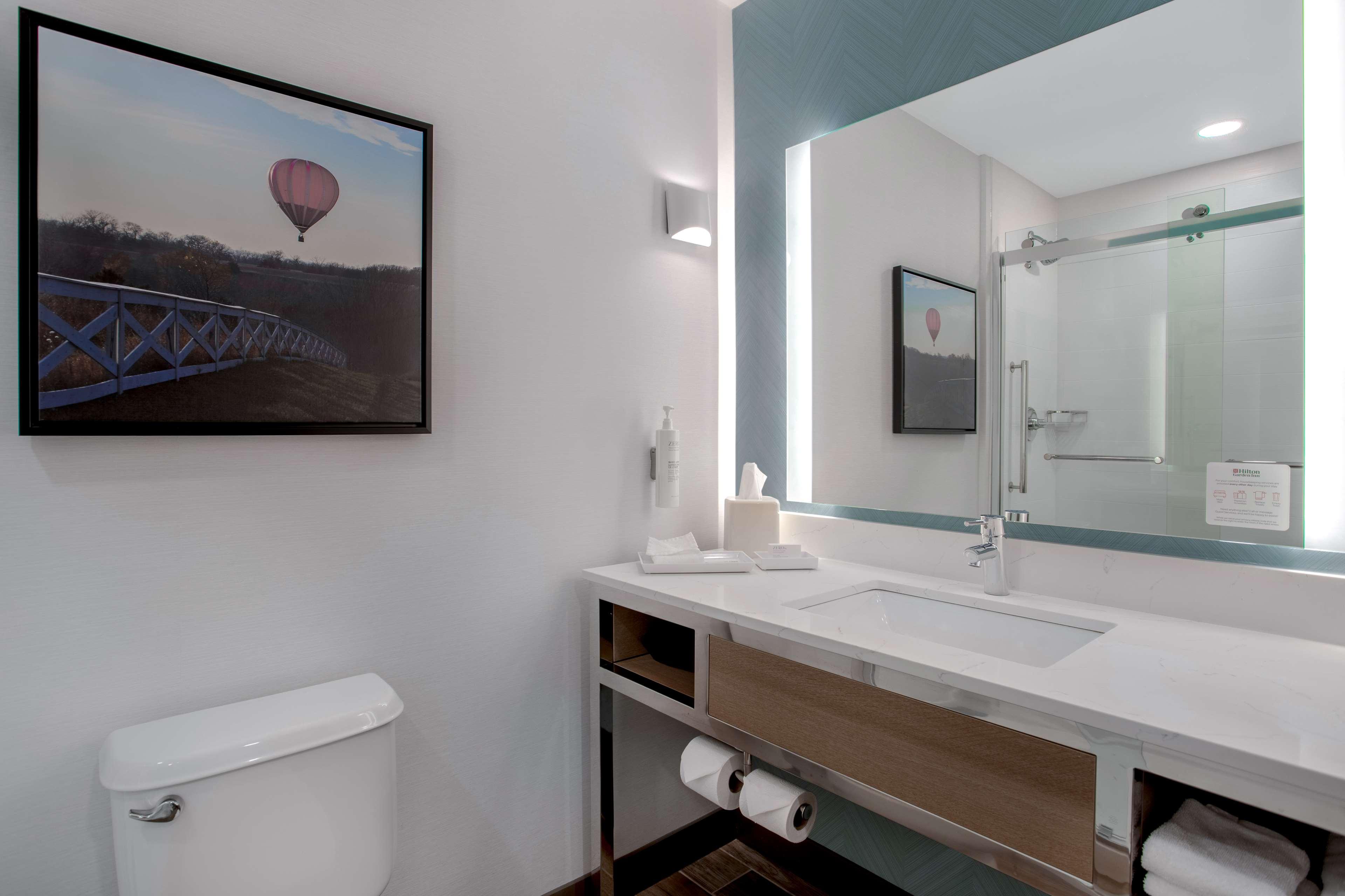 1 BEDROOM, SUITE, KING BED, SOFA