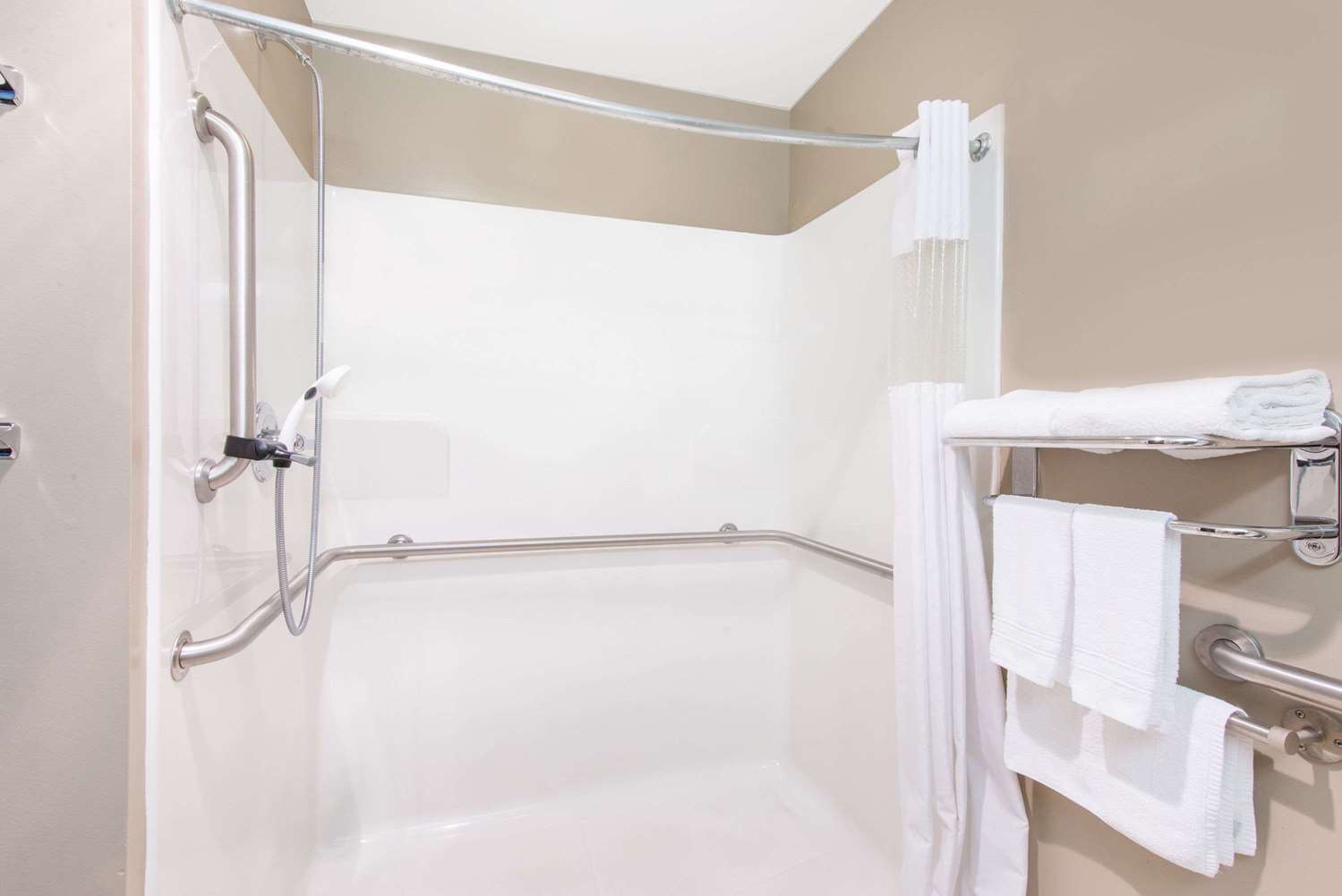 Microtel Inn & Suites By Wyndham Hazelton/Bruceton Mills 14/15