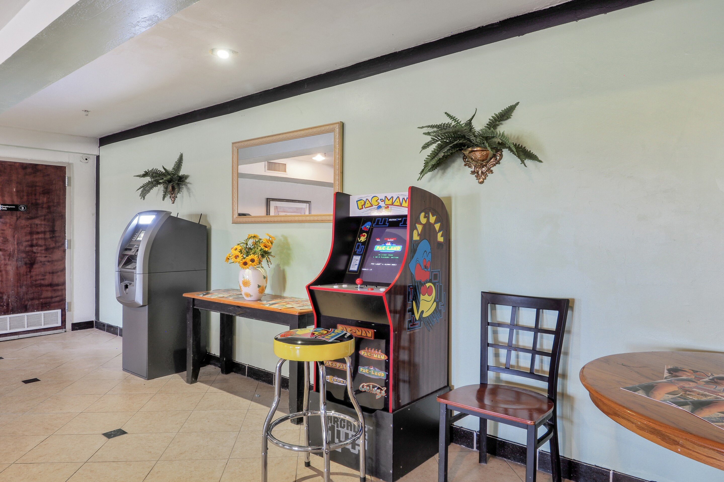 Lonestar Inn Suites, Erick OK Hwy 40 8/16
