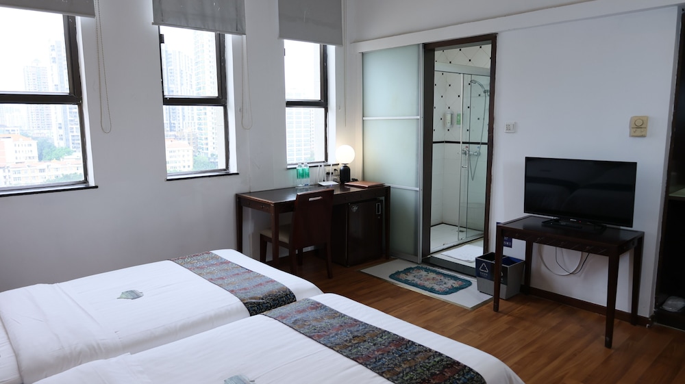 Aiqun Hotel 34/70