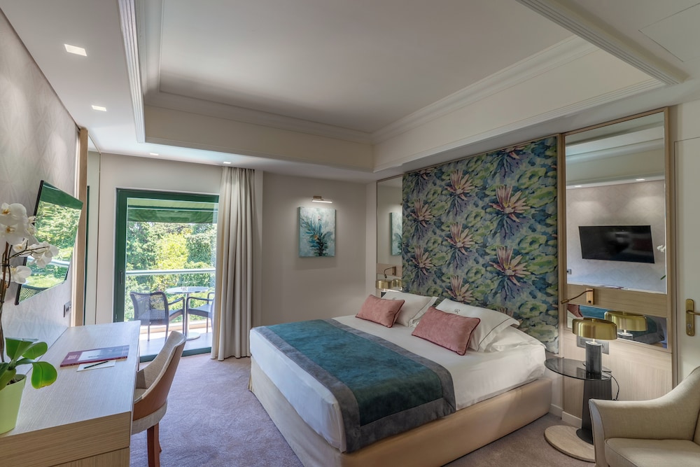 PREMIUM, DELUXE, DOUBLE BED