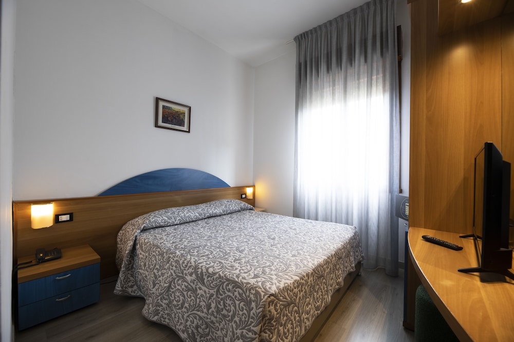 Vienna Hotel 14/53