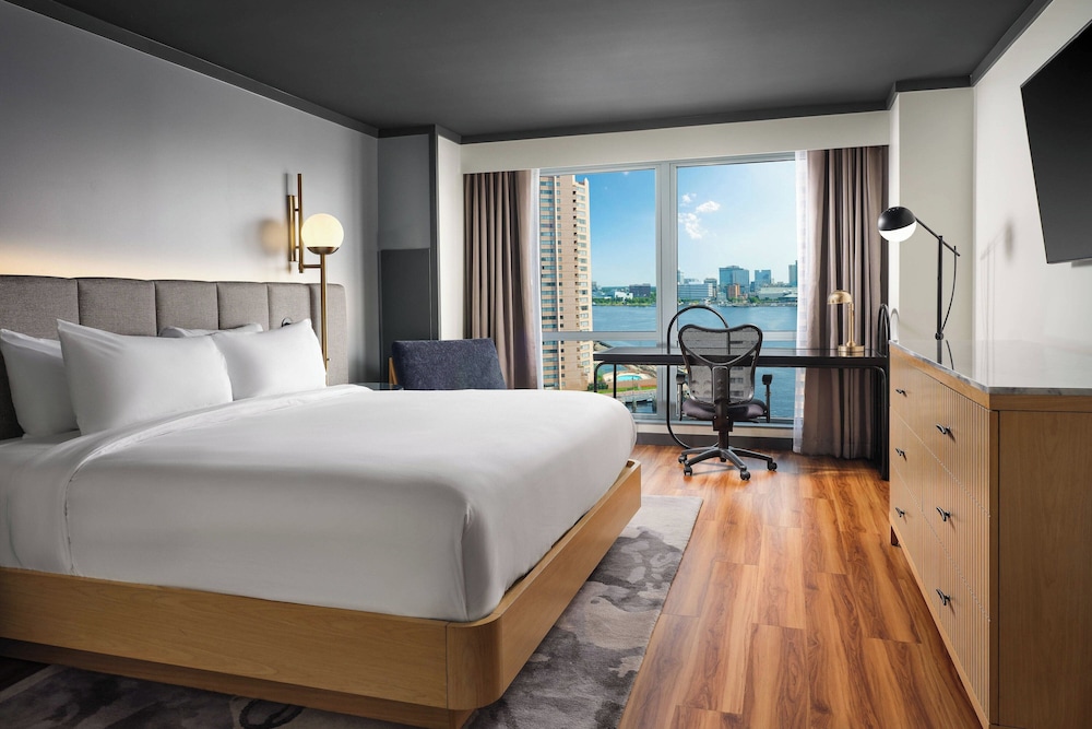 Room at Renaissance Portsmouth-Norfolk Waterfront Hotel, PORTSMOUTH - VA